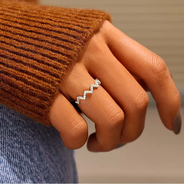 Highs and lows wavy ring