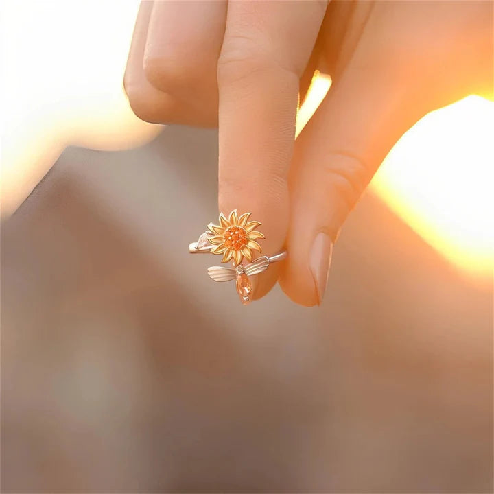 Spinning sunflower & bee ring